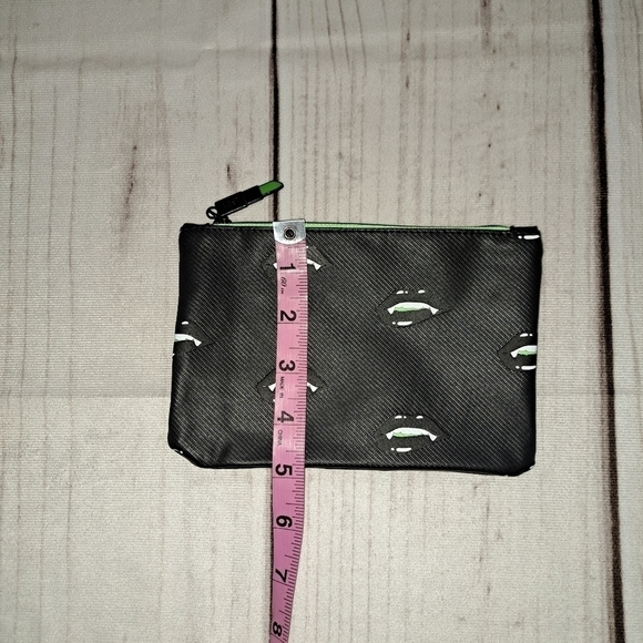 Ipsy Vampy Goth Makeup Bag - Picture 4 of 8